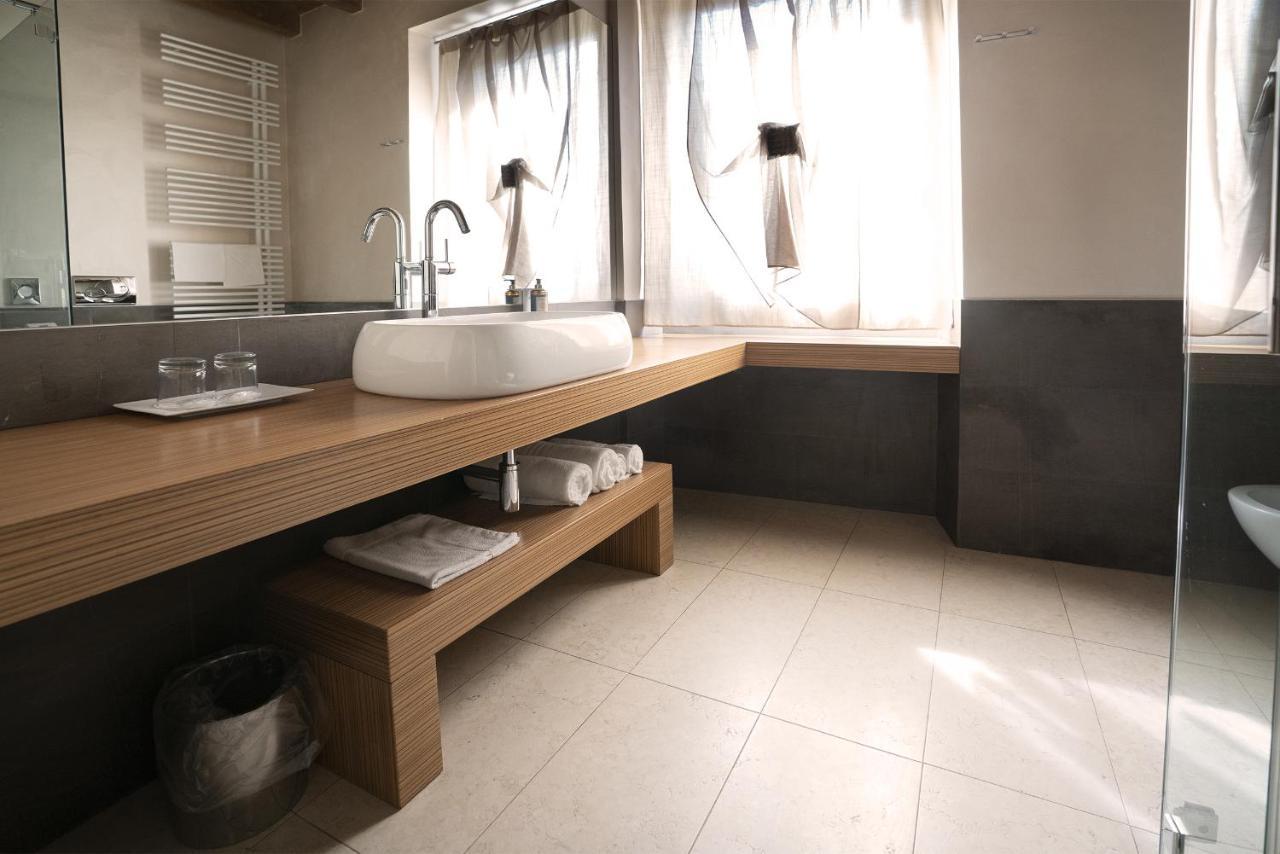 Il Borgo - 1711 Luxury Guest House Arlate ภายนอก รูปภาพ