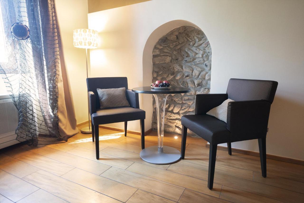 Il Borgo - 1711 Luxury Guest House Arlate ภายนอก รูปภาพ