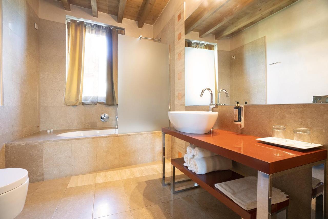 Il Borgo - 1711 Luxury Guest House Arlate ภายนอก รูปภาพ