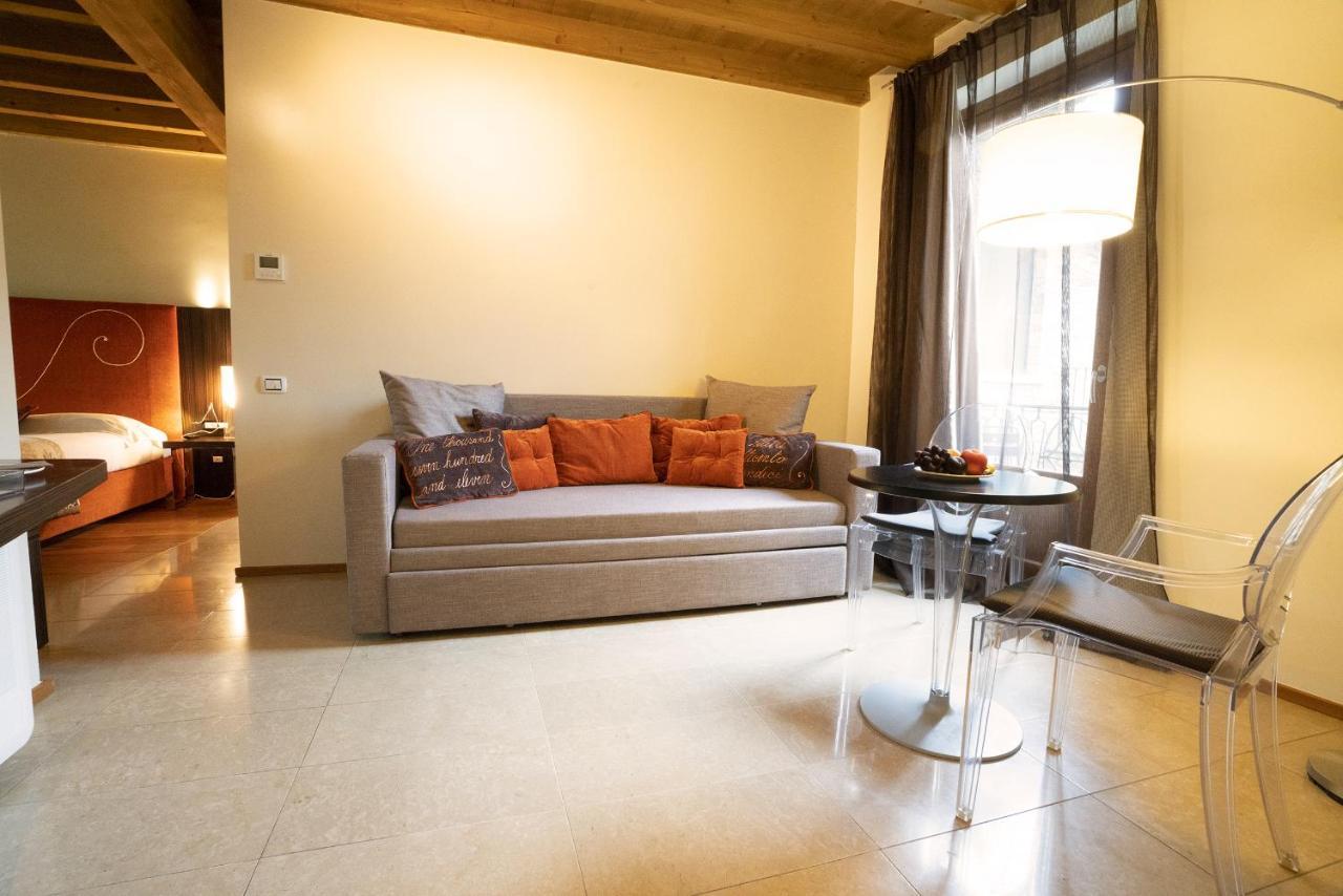 Il Borgo - 1711 Luxury Guest House Arlate ภายนอก รูปภาพ