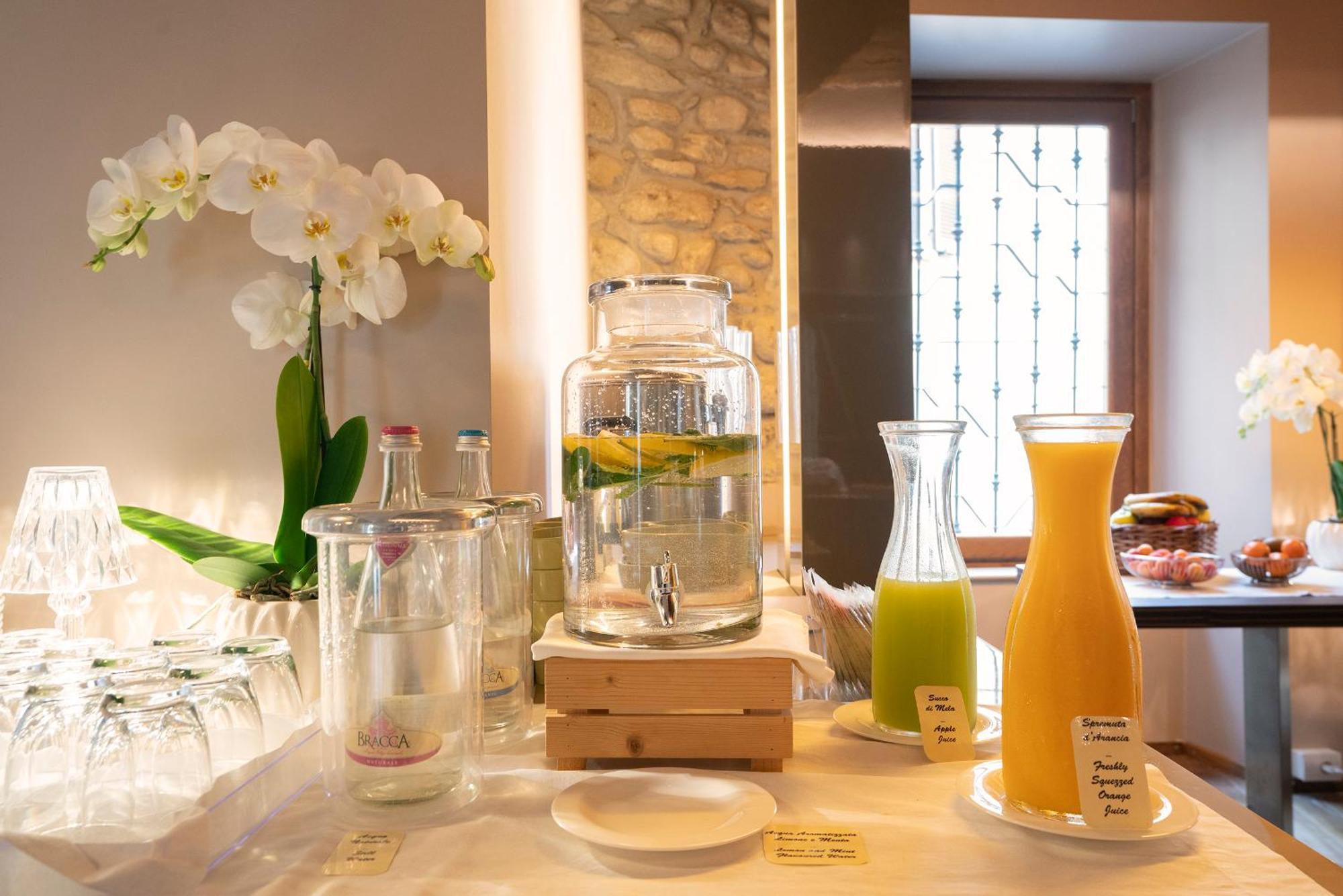 Il Borgo - 1711 Luxury Guest House Arlate ภายนอก รูปภาพ