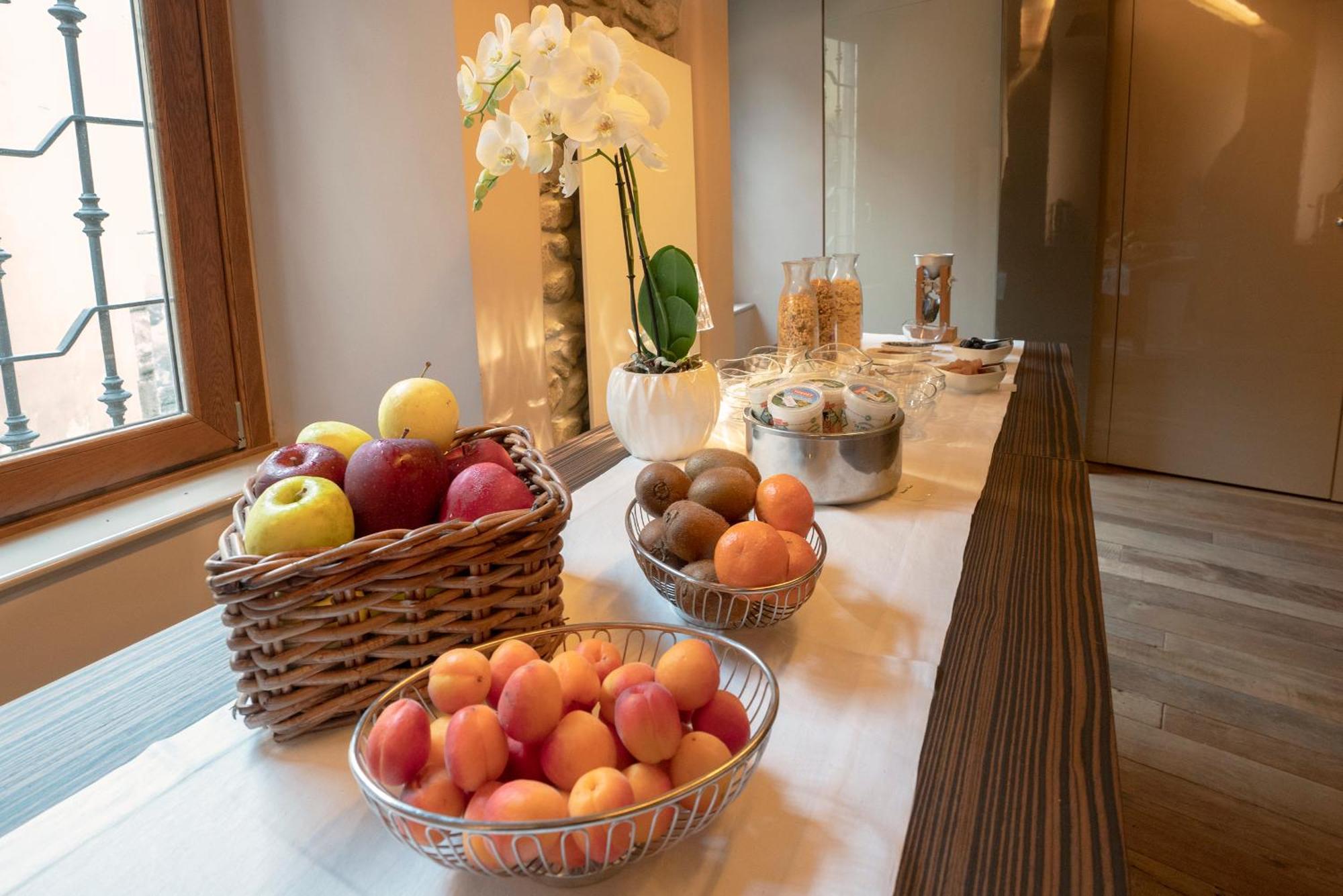 Il Borgo - 1711 Luxury Guest House Arlate ภายนอก รูปภาพ