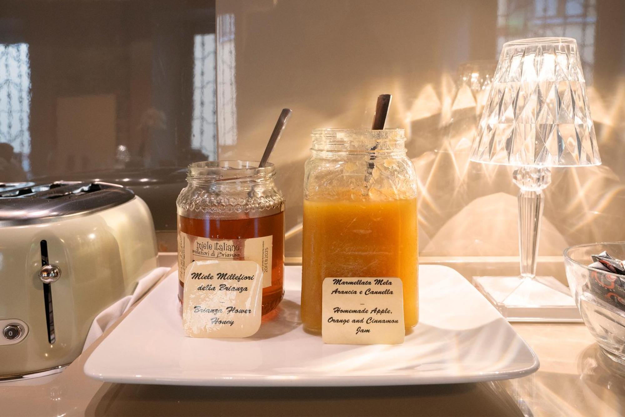 Il Borgo - 1711 Luxury Guest House Arlate ภายนอก รูปภาพ